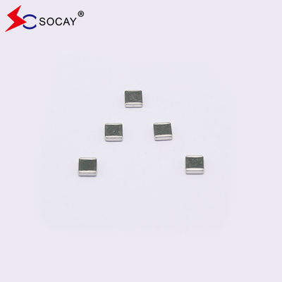 SV0402E5R5G1B Puce à couches multiples Varistor SMD 0402 Package Max VDC 5,5 V